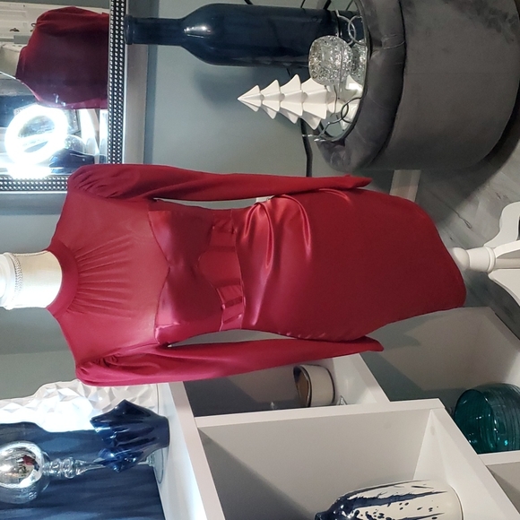 NWOT BEAUTIFUL RED DRESS 💃 - Picture 1 of 10